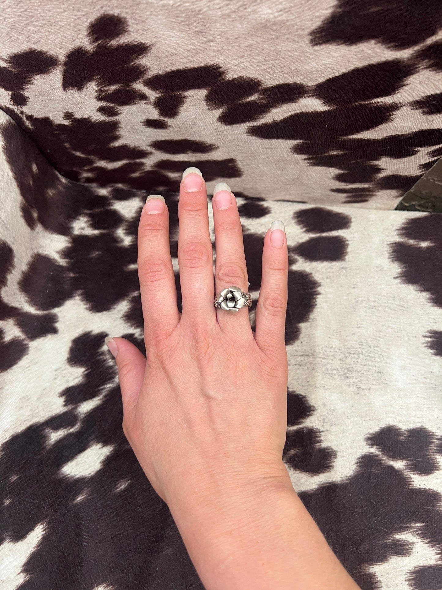 New silver rose ring