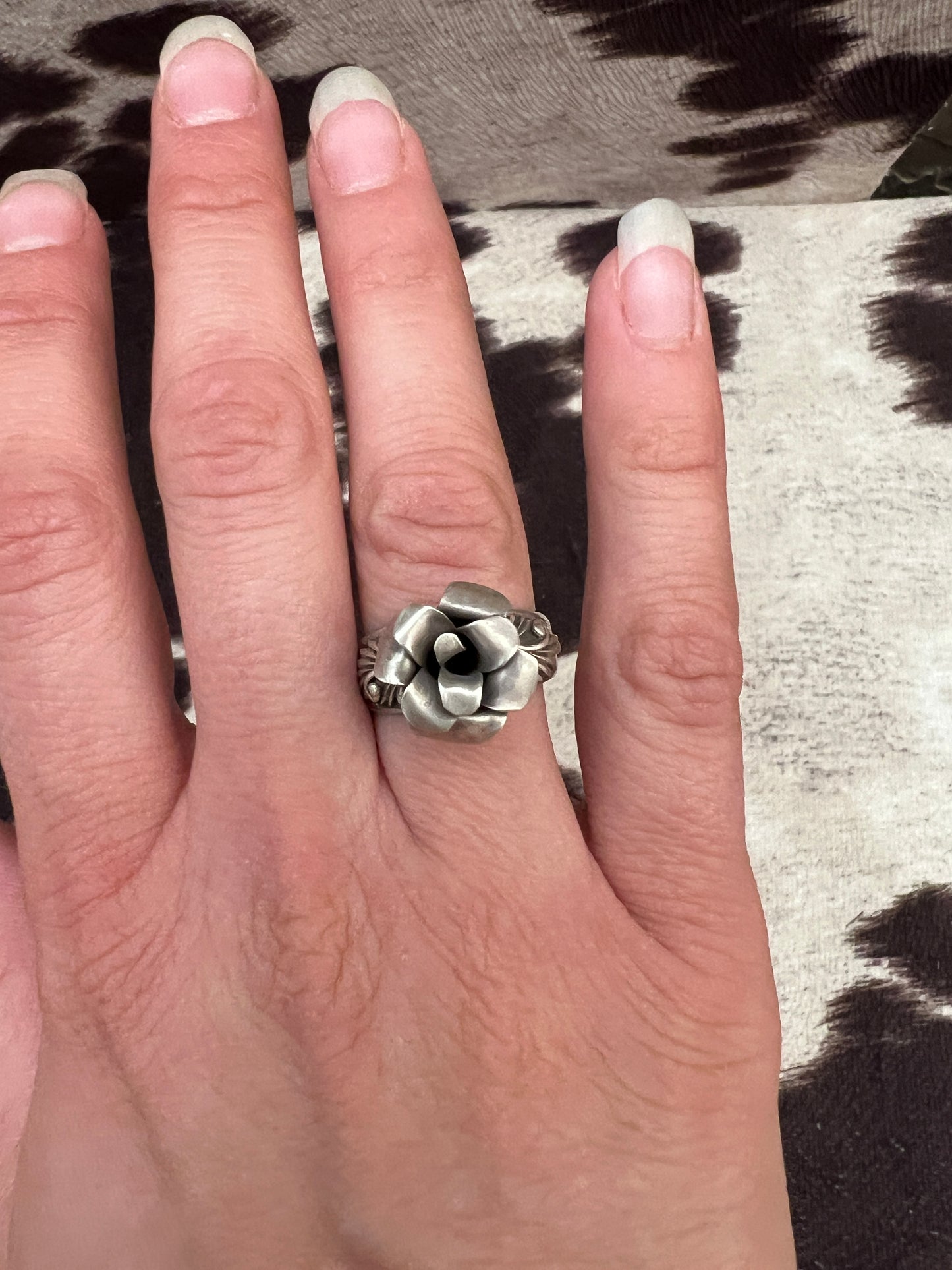 New silver rose ring