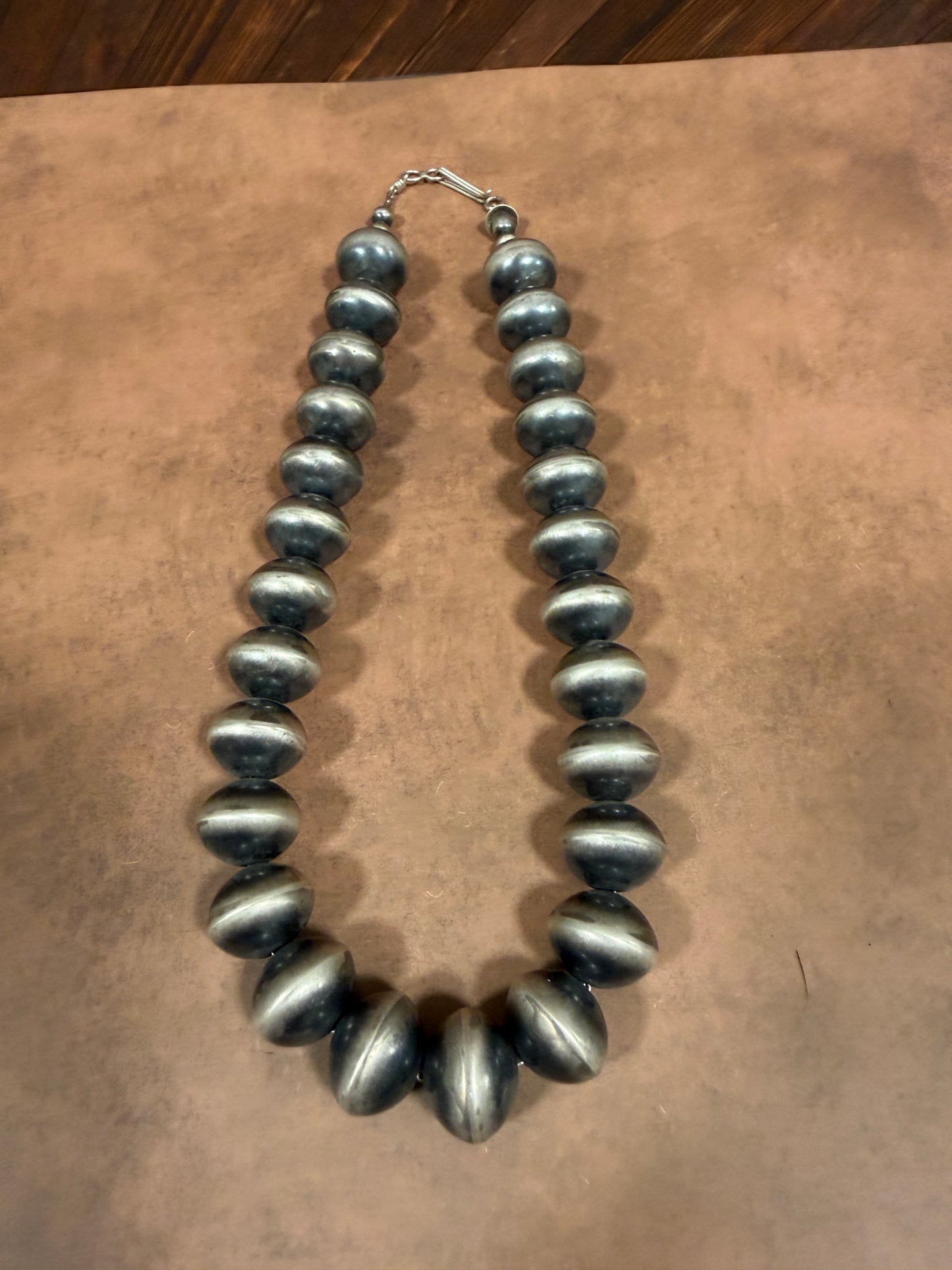 New 22mm across handmade Navajo pearl 18” necklace