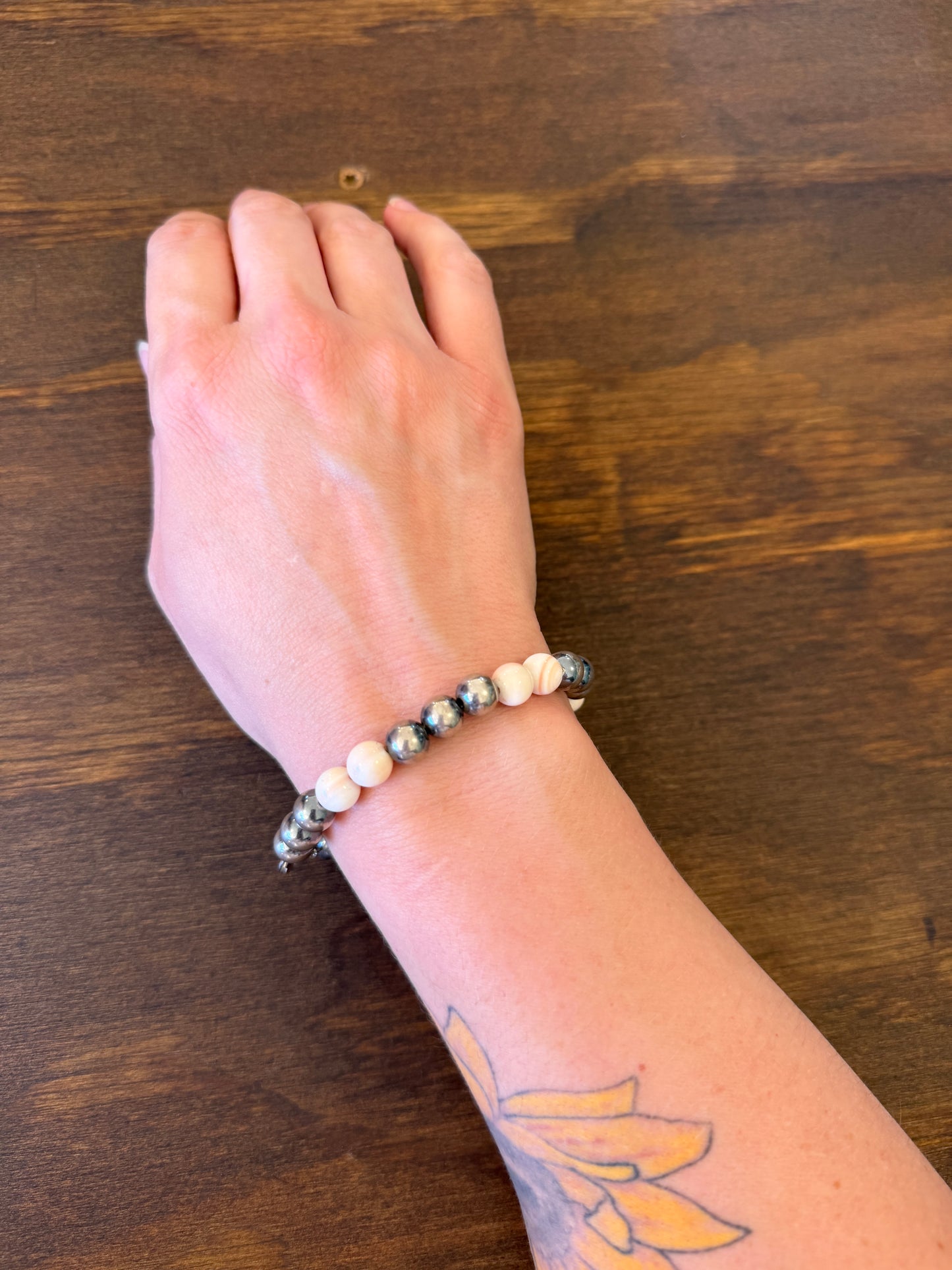 New 8mm pink conch shell and silver pearl bracelet