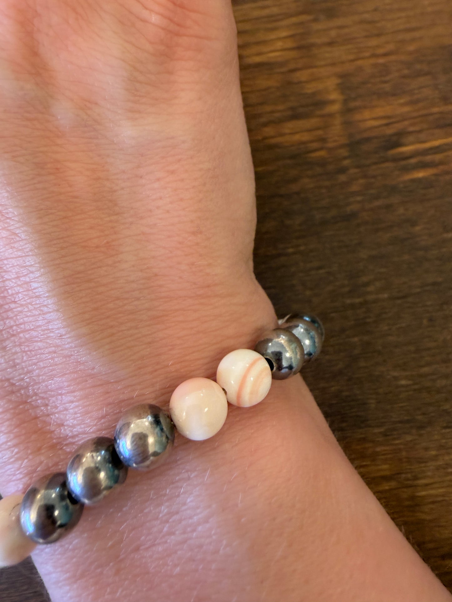 New 8mm pink conch shell and silver pearl bracelet