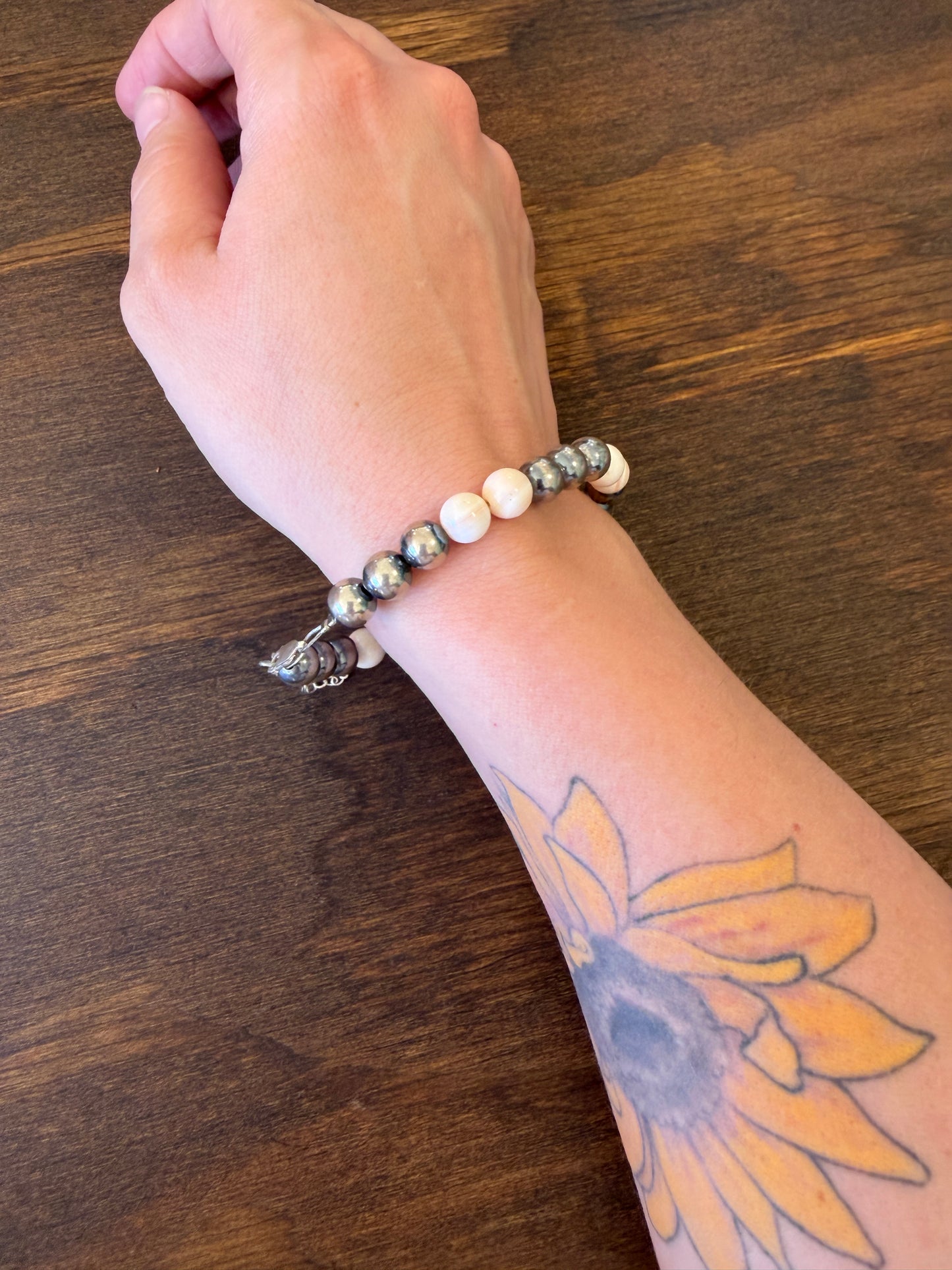 New 8mm pink conch shell and silver pearl bracelet