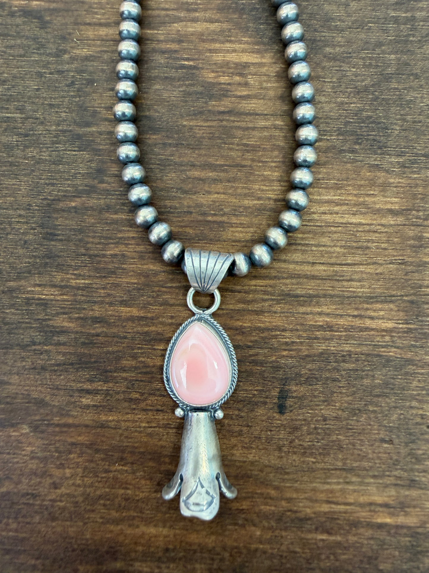 New 16” 5mm pearl necklace with pink conch squash pendant