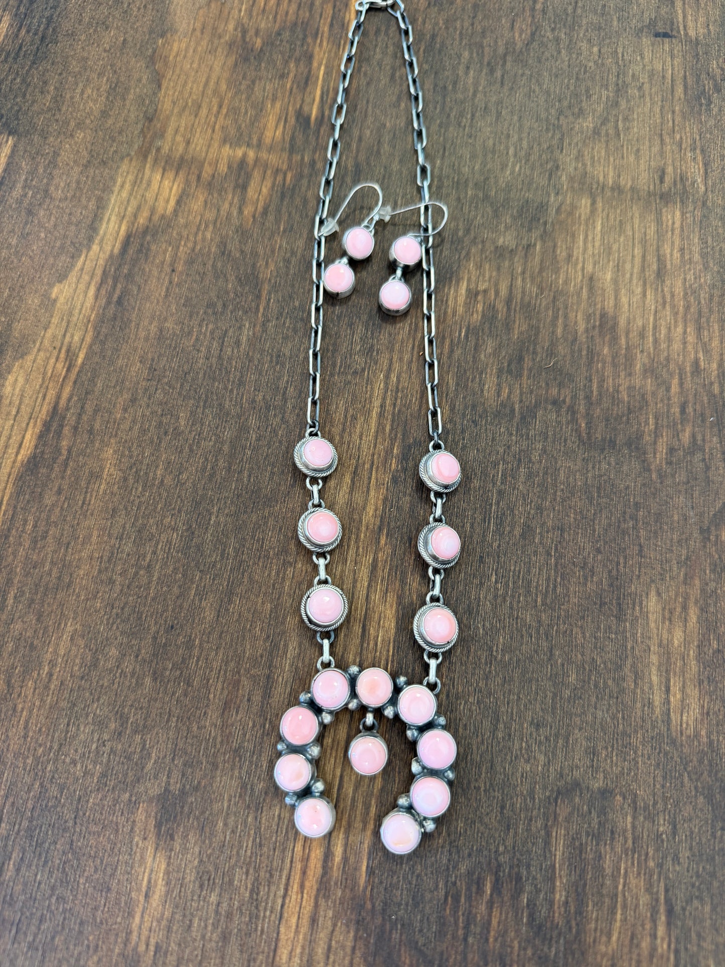 New mini pink conch necklace and earrings set