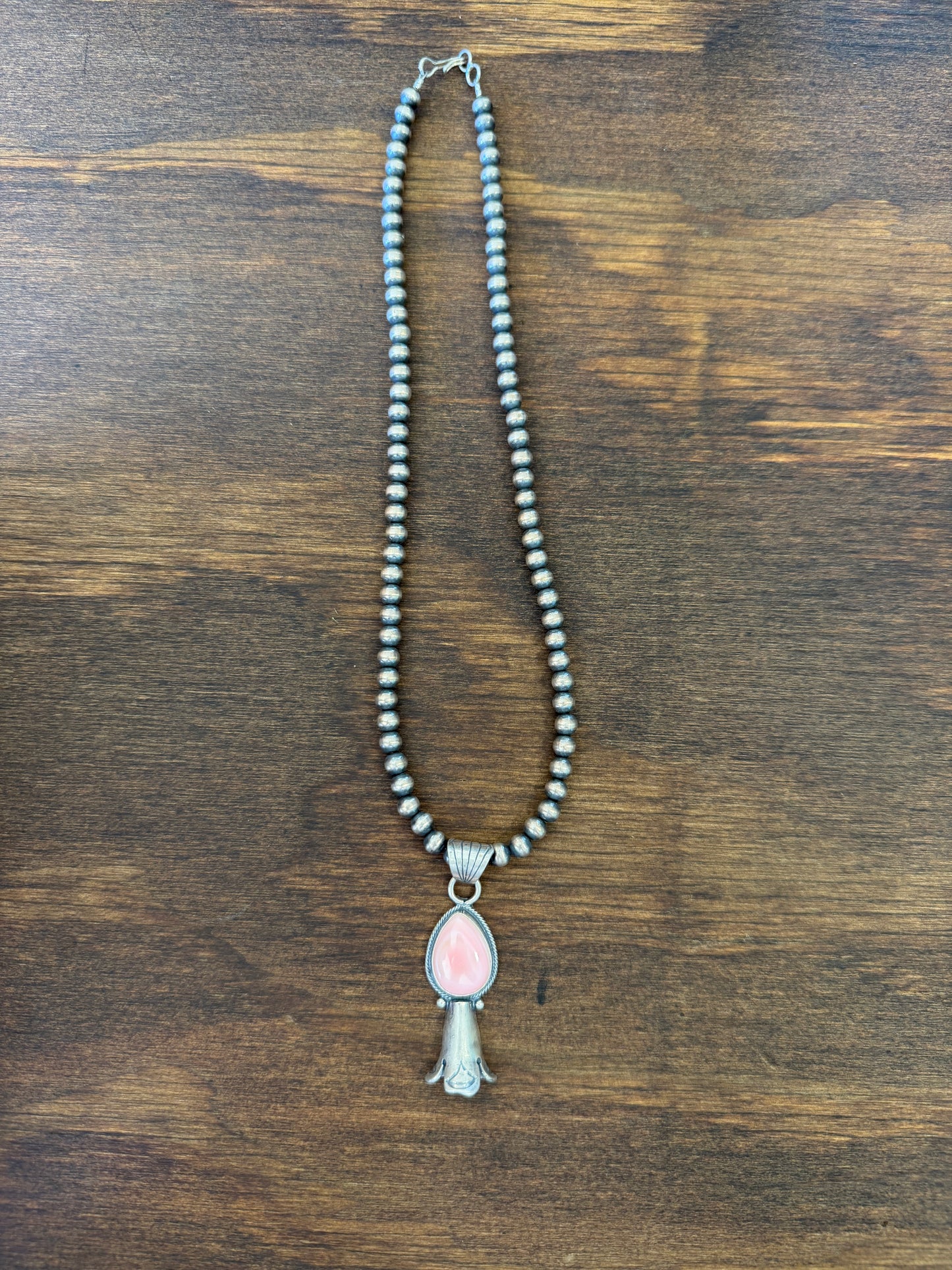 New 16” 5mm pearl necklace with pink conch squash pendant