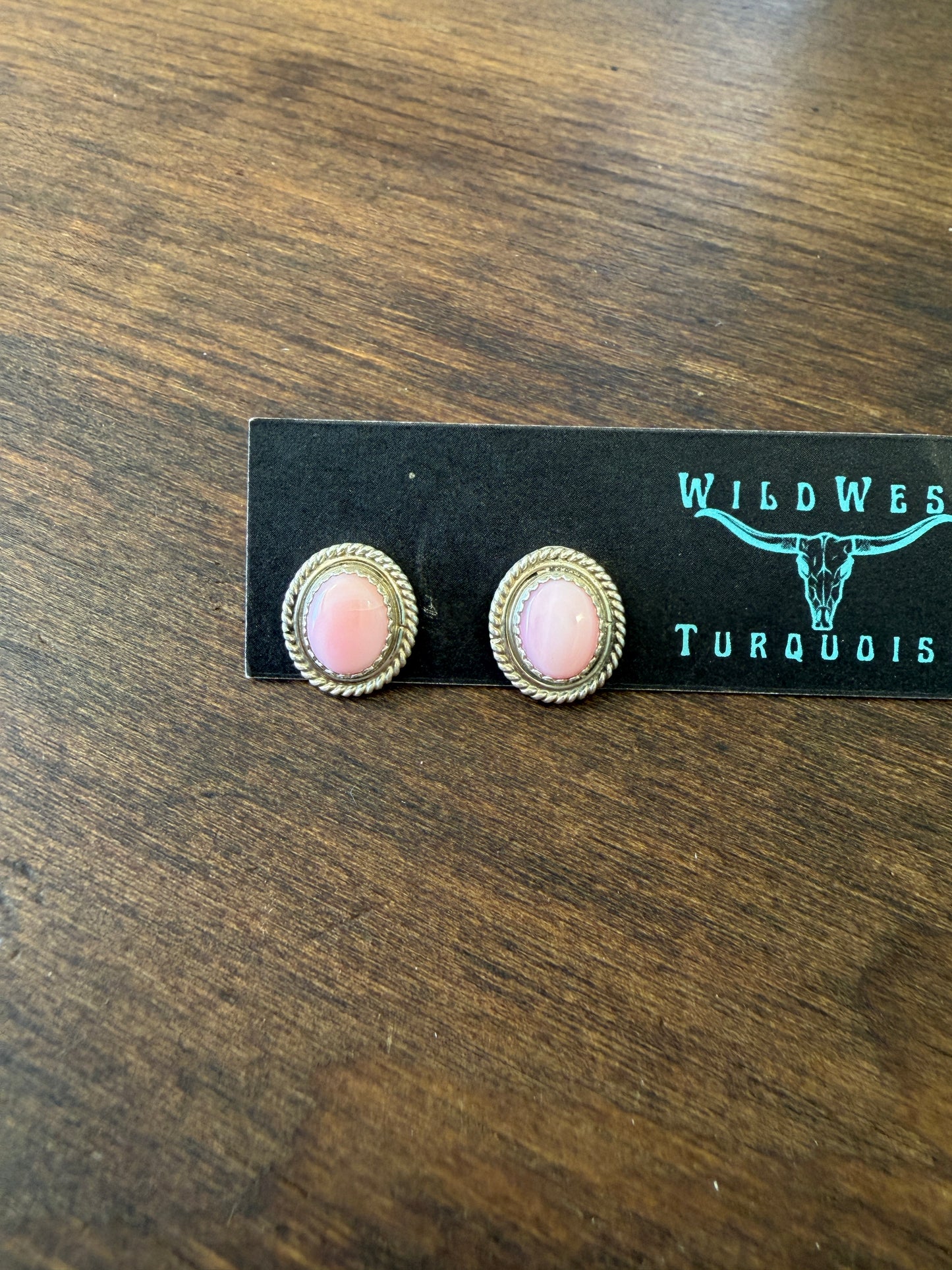 New medium pink conch twist wire edge stud earrings