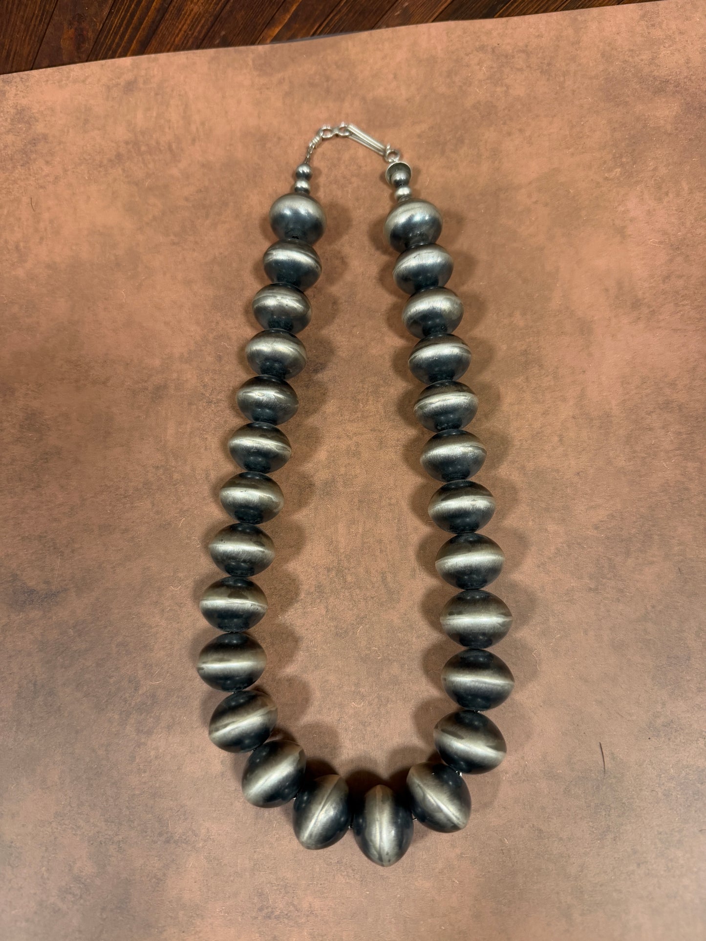 New 22mm across handmade Navajo pearl 18” necklace