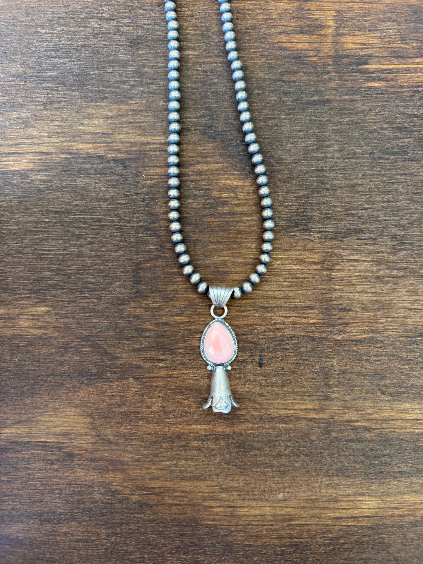 New 16” 5mm pearl necklace with pink conch squash pendant