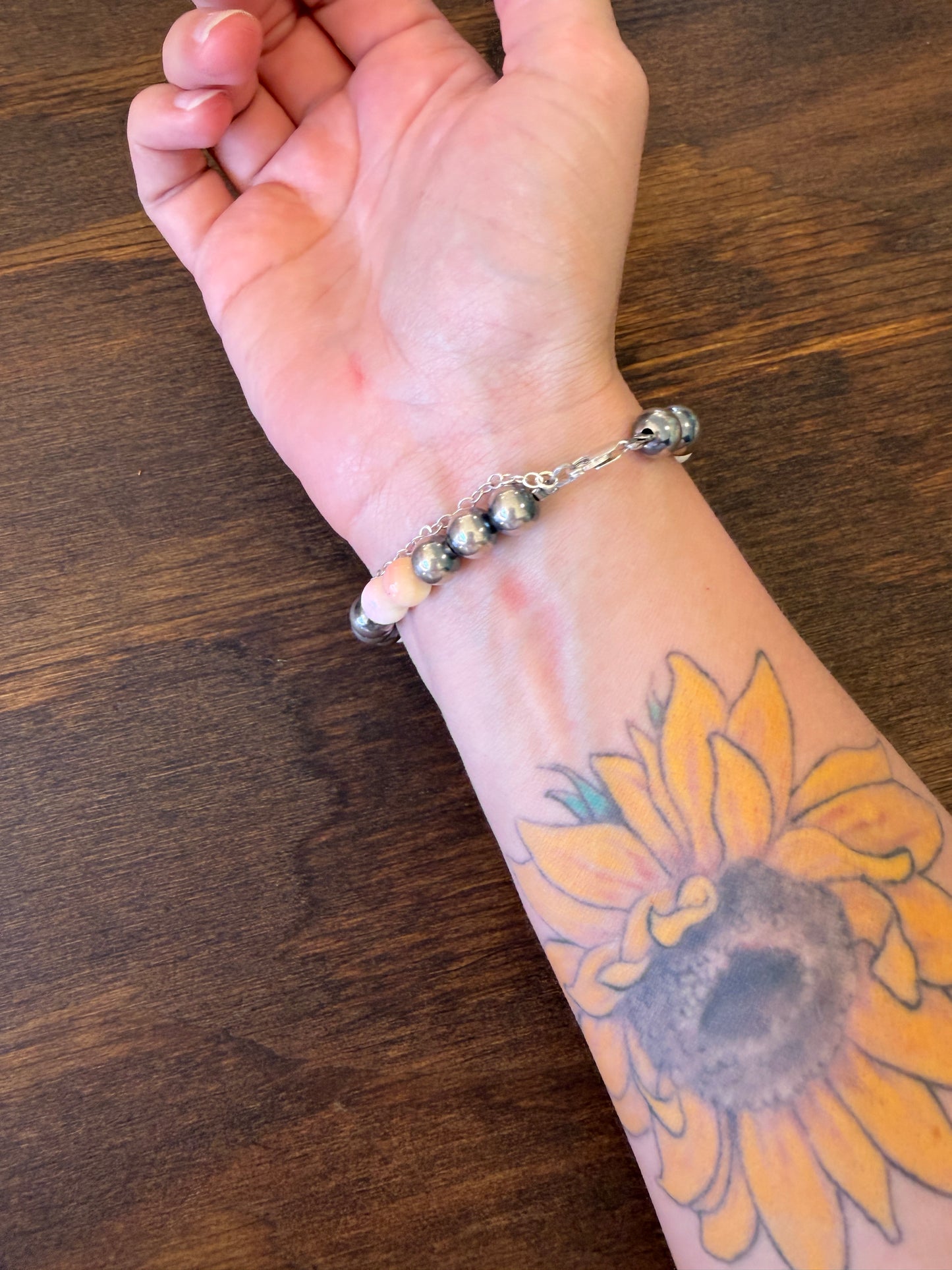 New 8mm pink conch shell and silver pearl bracelet
