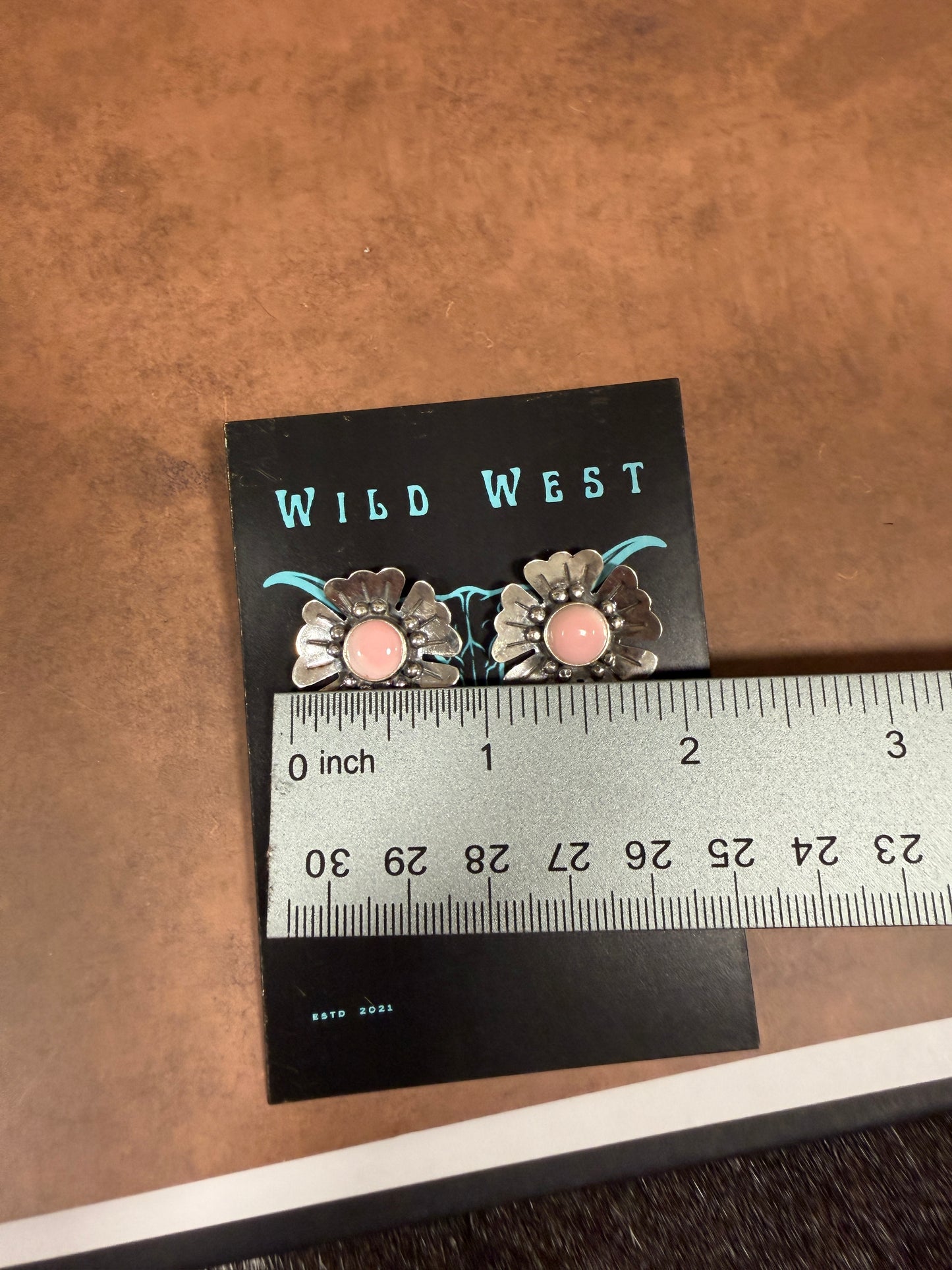New pink conch silver flower stud earrings