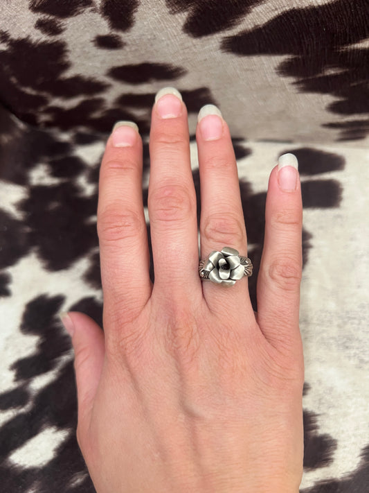 New silver rose ring