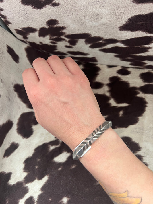 Vintage carinated stamped thick cuff
